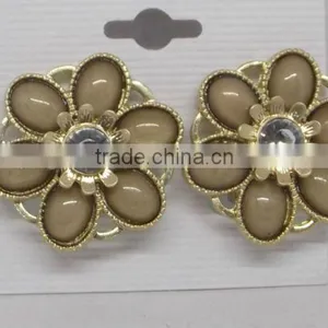 Flower Stud Earring thumbnail-1
