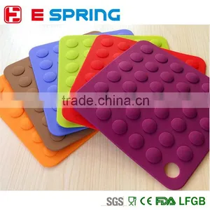 Non-slip Salient Point Silicone Chicken Pot Mat thumbnail-1