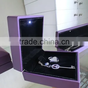 Luxur Varnished Ring Box Bangle Box Wedding Gift Set With LED Nacklace Wooden Box thumbnail-5