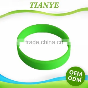 Newest Fashion Free Promotional Products Silicone Bracelet, Cheap Silicone Wristband thumbnail-2