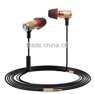 2016 Popular Metal Wired Earphone in Ear Earbuds With Microphone thumbnail-1