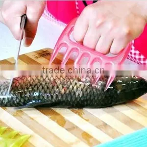 Wholesale Stock Kitchen Claw Shaped Plastic Chopping Vegetables Armguard Aid thumbnail-4