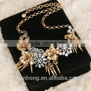 Golden Flower Rivets Luxury Exaggerated Short Necklace Restoring Ancient Ways thumbnail-2