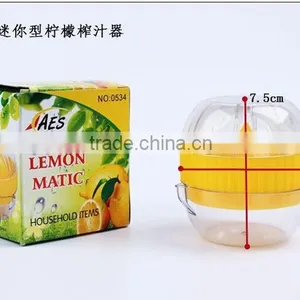 M051 2015 Wholesale Lemon Squeezer Hand Mini Lemon Juicer thumbnail-4