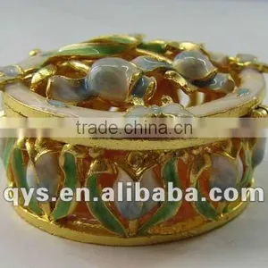Metal Jewelry Box With Hollow-out Flower Design thumbnail-1