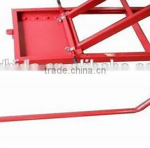 Good Quality 1500LB Air/Hydraulic Motorcycle Lift Table With CE thumbnail-3