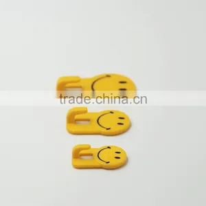 3 Sizes Smile Face Plastic Bathroom Self Adhesive Wall Hook thumbnail-3