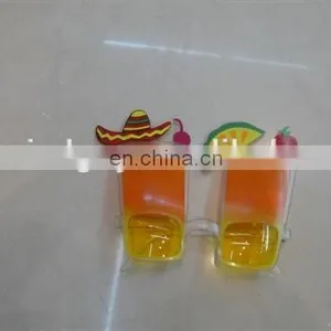 Clinking Glasses Shaped Glasses Fun Party Glasses thumbnail-1
