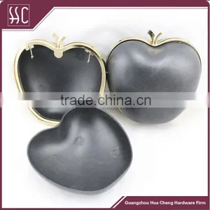 Zinc Alloy Apple Shape Metal Clutch Frame With Black Plastic Shall Box Purse Frame Supplier's Choice thumbnail-1
