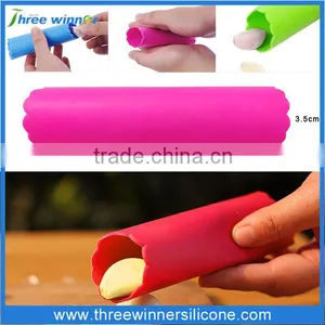 Commercial Custom Silicone Garlic Peeler thumbnail-3