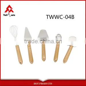 Pizza Cutter With Wooden Handle thumbnail-1
