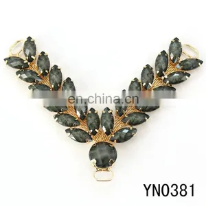 New Acrylic Black V-shaped Gold Shoes Rhinestone Accessories thumbnail-1