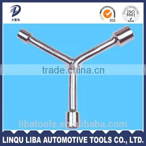 China Manufacturer Safety Quality 3 Legs Wrench for Cars thumbnail-4