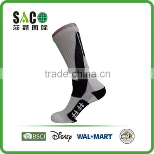 Well Pattern Black Coarse Drill White Nylon Sports Socks thumbnail-1