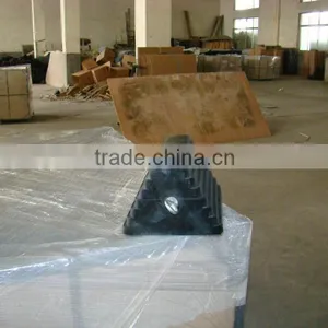 High Quality Rubber Wheel Bumper Chock thumbnail-1