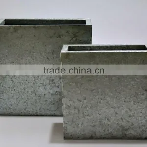 Decorative Garden Planters in Metal thumbnail-3
