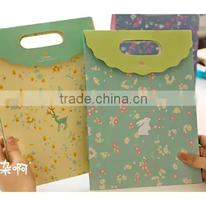 Good Quality Green Yellow Gift Paper Packaging Shopping Bag With Handlle for Garment With Cheap Price thumbnail-1