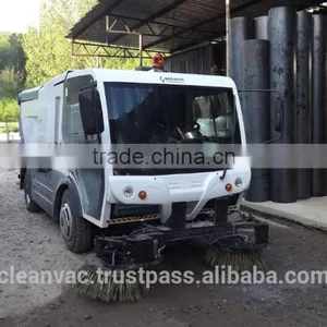 HIGH CAPACITY ROAD SWEEPER thumbnail-5