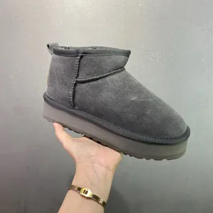 UGG Autumn/Winter Sheepskin Boots thumbnail-2
