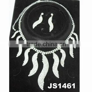 Glitter Elegant Rhinestone Bridal Jewelry Set thumbnail-1