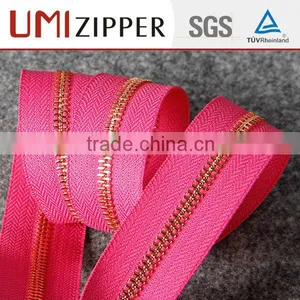 With no Zip Runner 30 cm no 4 Gold Brass Zipper Roll by Meter thumbnail-4