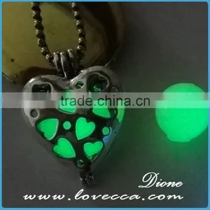 USA Hollow Heart Pendant Luminous Green Glow In The Dark Locket Necklace Pendant thumbnail-5
