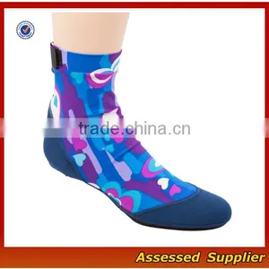 FXS152 Cheap Wholesale Custom Neoprene Beach Socks Waterproof Sand Socks thumbnail-1
