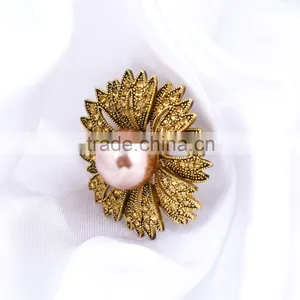 2015 Wholesale Cheap Gold Plating Fashion Brooch Pearl Diamond Gold Flower Brooch thumbnail-3