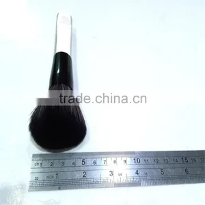 One Piece Crystal Blush Brush Daniel Makeup Brush Tool for People thumbnail-2