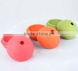 Creative Cute Ball Shape Silicone Eco-friendly Ice Cube Tray With Lid thumbnail-1