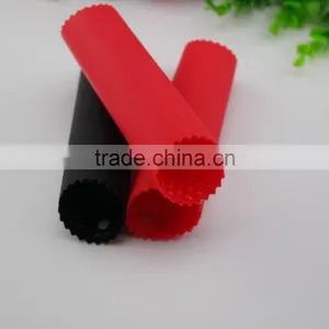 Wholesale Kitchen Tools Silicone Garlic Press Garlic Tube Roller thumbnail-3