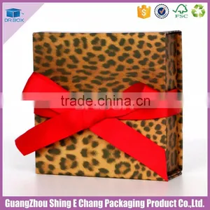 Good China Wholesaler Magnetic Button Round Metal Paper Plastic Shoe Valet Cardboard Clothes Boxes thumbnail-4
