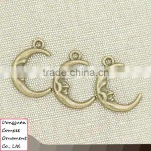 Compet Wholesale Metal Jewelry Zinc Alloy Smiling Face Grandpa Moon Shaped Pendant thumbnail-1