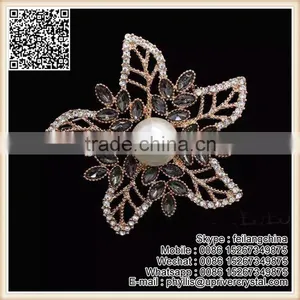 Color Crystal Diamond Cereals Brooch Big Pearl Brooch Pin thumbnail-3