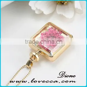 Square Gold Plated Locket Dried Real Flower Necklace thumbnail-4