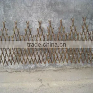 Natural Willow Garden Expandable Fence thumbnail-1