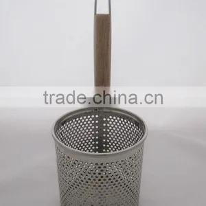 Stainless Steel Strainer With Wood Handle thumbnail-1