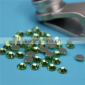 Top Quality Wholesale Peridot All Kinds of China Flatback Hotfix Glass Stone thumbnail-3