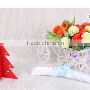 Delicate Design Ribbon Dog Clothes Hanger Bracket Wholesale thumbnail-4
