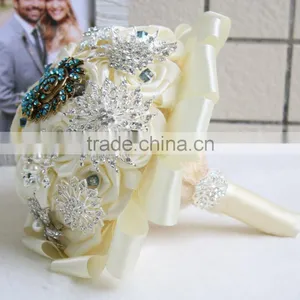 Elegant Bridal Bouquet With Brooch thumbnail-4