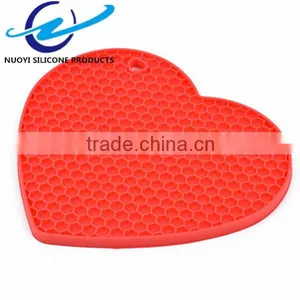 Cellular Silicone Coaster Silicone Table Placemats Heart Shape Coaster Mats OnThe Table In Kitchen thumbnail-3