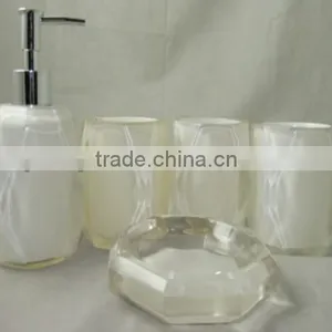 Bathroom Set thumbnail-1