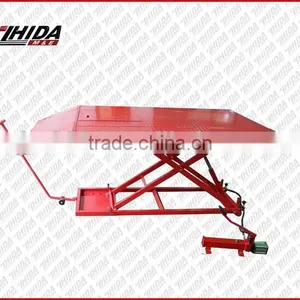 Good Quality 1500LB Air/Hydraulic Motorcycle Lift Table With CE thumbnail-1