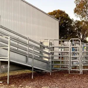 Heavy Duty Cattle Loading Ramp With Winch Galvanized Portable Livestock Cattle Goat Sheep Loading Ramp thumbnail-4