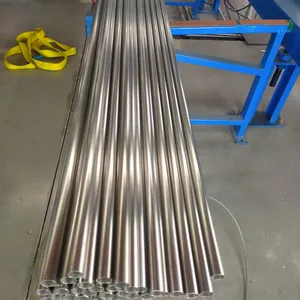 Decorative Mirror Finish EN10272 TP304 Stainless Steel Round Pipe for Luxury Retail Fixtures and Displays thumbnail-1