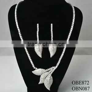 Fashion Zircon Luxurious Style Silver Jewelry Set thumbnail-1