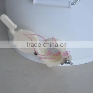 Beekeeping Supplies Food Grade Plastic Honey Bucket Tank With Gate Valve For Honey Extraction thumbnail-2