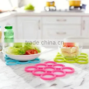 Heat Resistant Silicone Mat Round Shaped Waterproot Place Mat thumbnail-1
