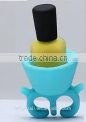 2016 Newest Silicone Gripper Finger Wearable Ring Nail Polish Holder thumbnail-3