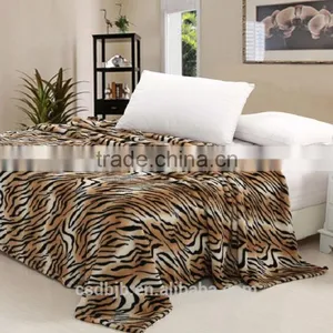 China Wholesale 100% Polyester Flannel Fleece Blanket With Satin Binding thumbnail-1